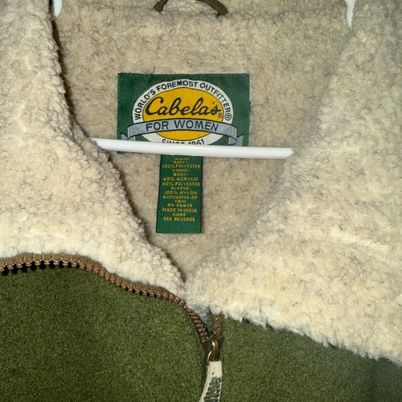 Vintage Cabela's Green and Cream Women's Jacket - Picture 2 of 4